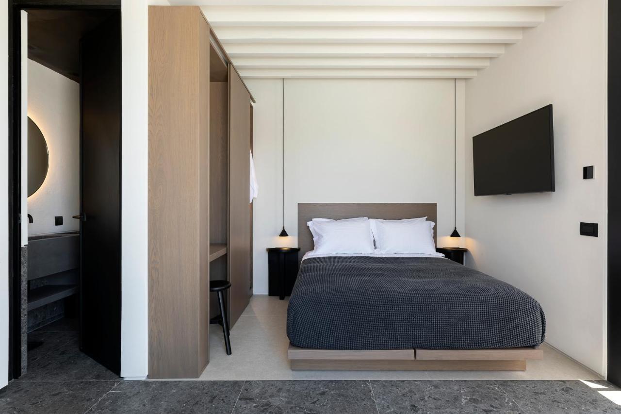 Cubic Mykonos Seafront Design Suites 오르노스 외부 사진